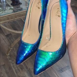 Holographic heels